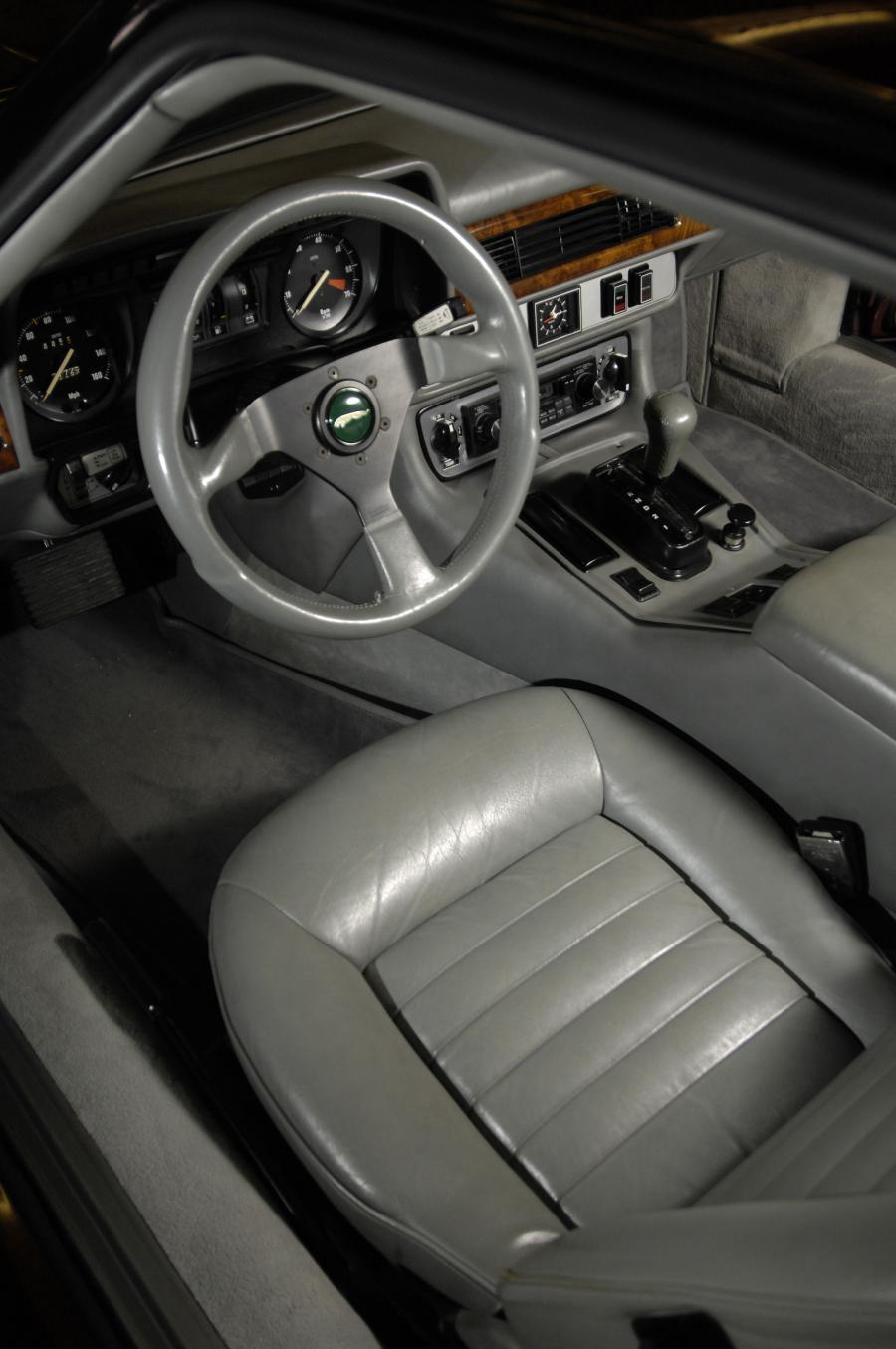  Jaguar XJ-S Coupe Custom 1976 года  (фото 2 из 3)